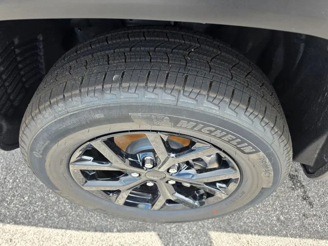 New 2026 Baltic Gray Metallic Clear-Coat Exterior Paint Jeep Laredo image 9