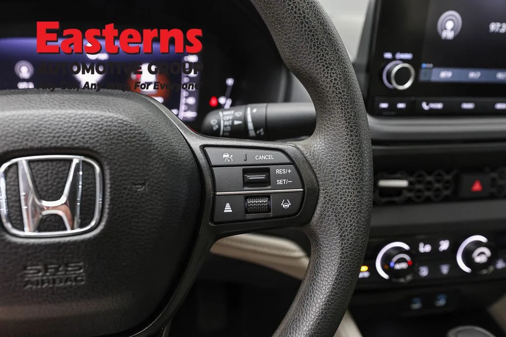 Used 2025 Red Honda SE image 16