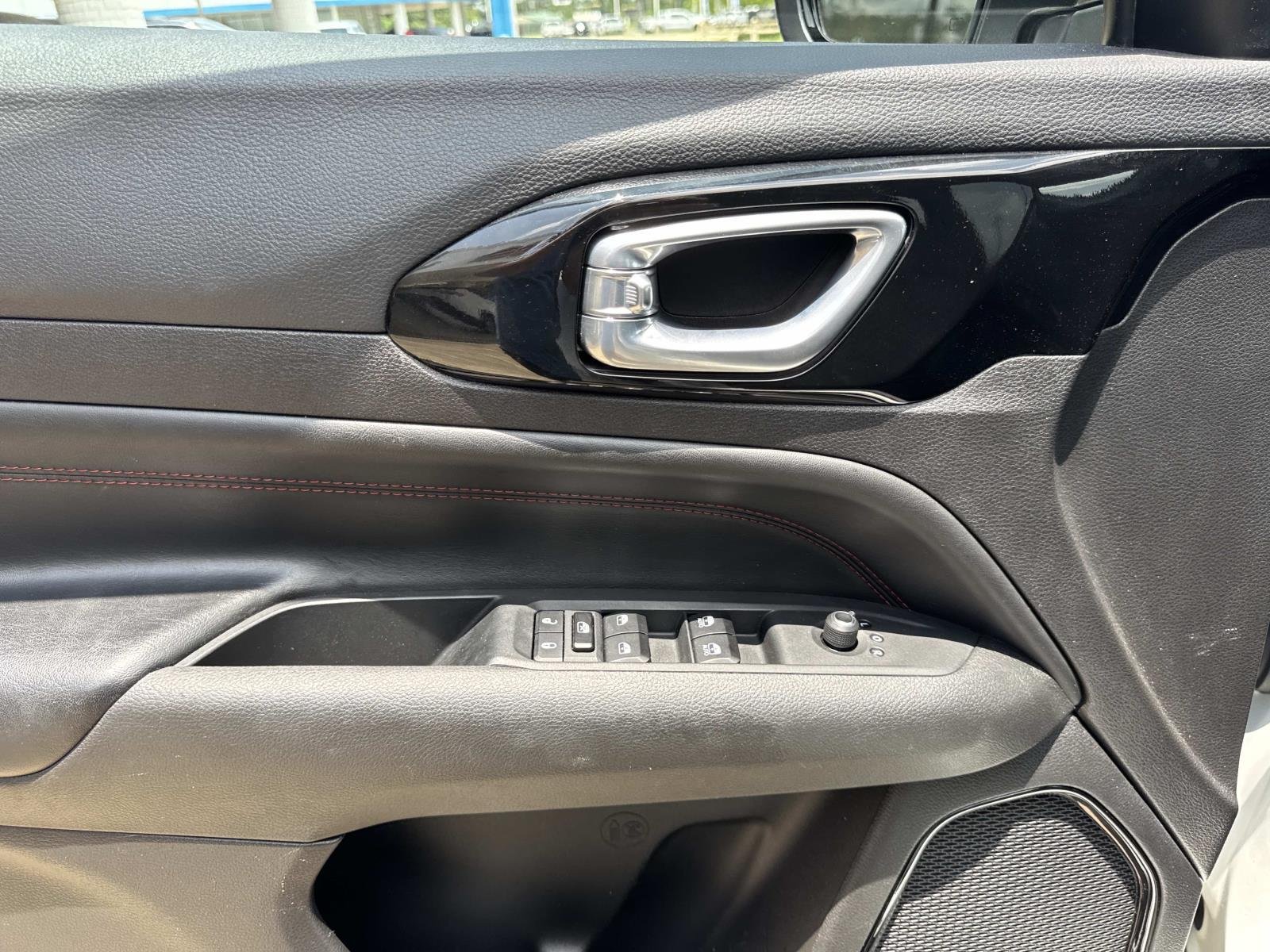 Used 2025 White Jeep Trailhawk image 19