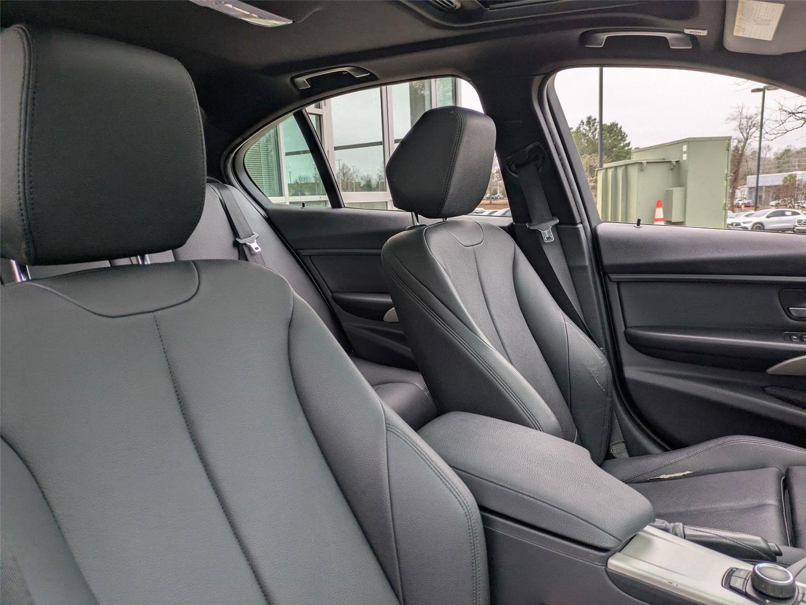 Used 2014 Glacier Silver Metallic BMW 320i image 27