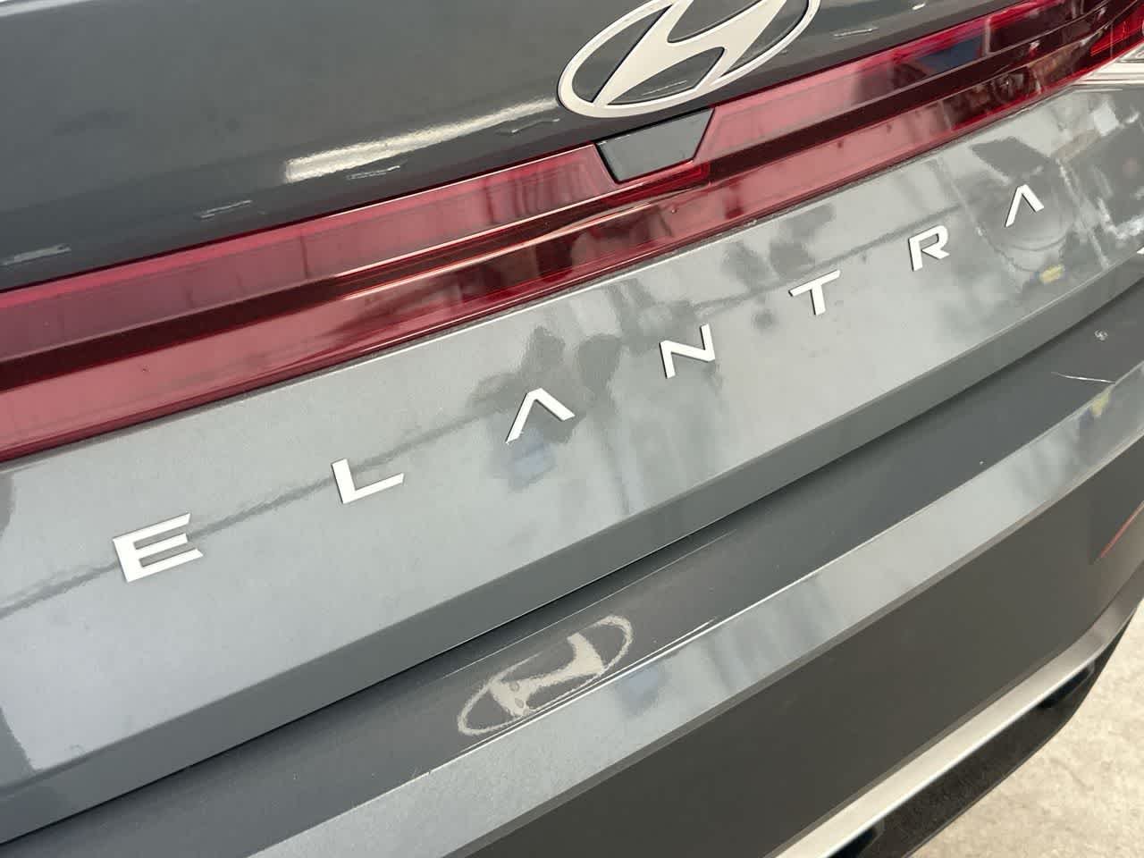 2025 Hyundai Elantra SE - Photo 10