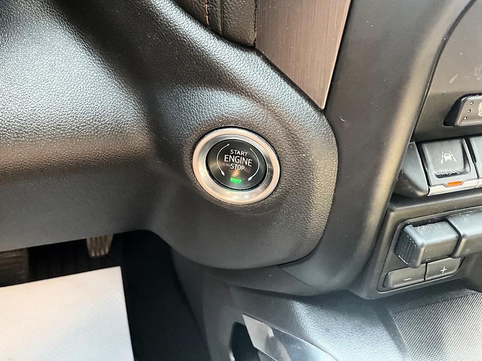Used 2020 Black GMC AT4 image 25