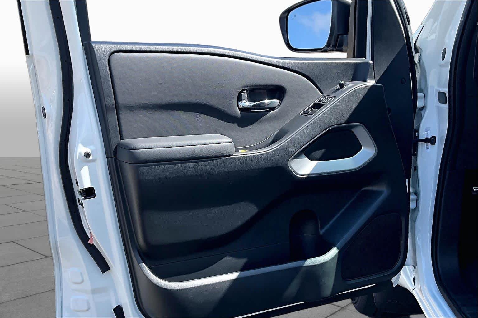 Used 2024 Glacier White Nissan SV image 20