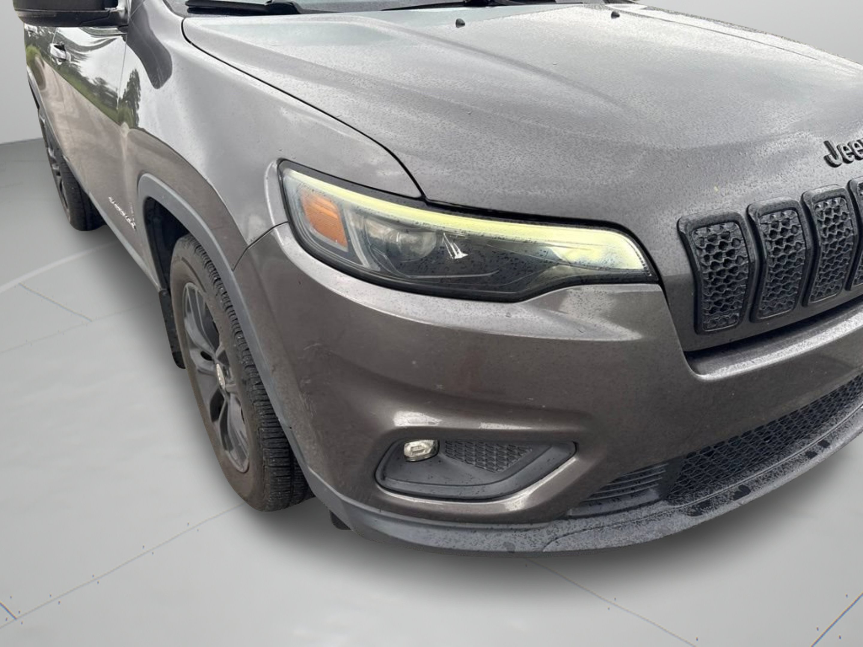 Used 2019 Granite Crystal Metallic Clearcoat Jeep Latitude Plus image 29