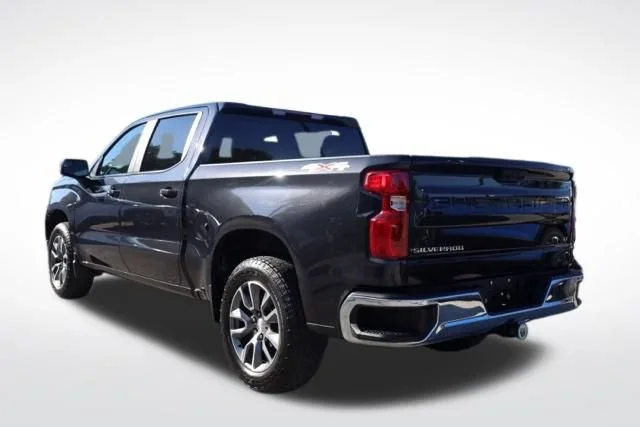 Used 2024 Dark Ash Metallic Chevrolet LT (2FL) image 9