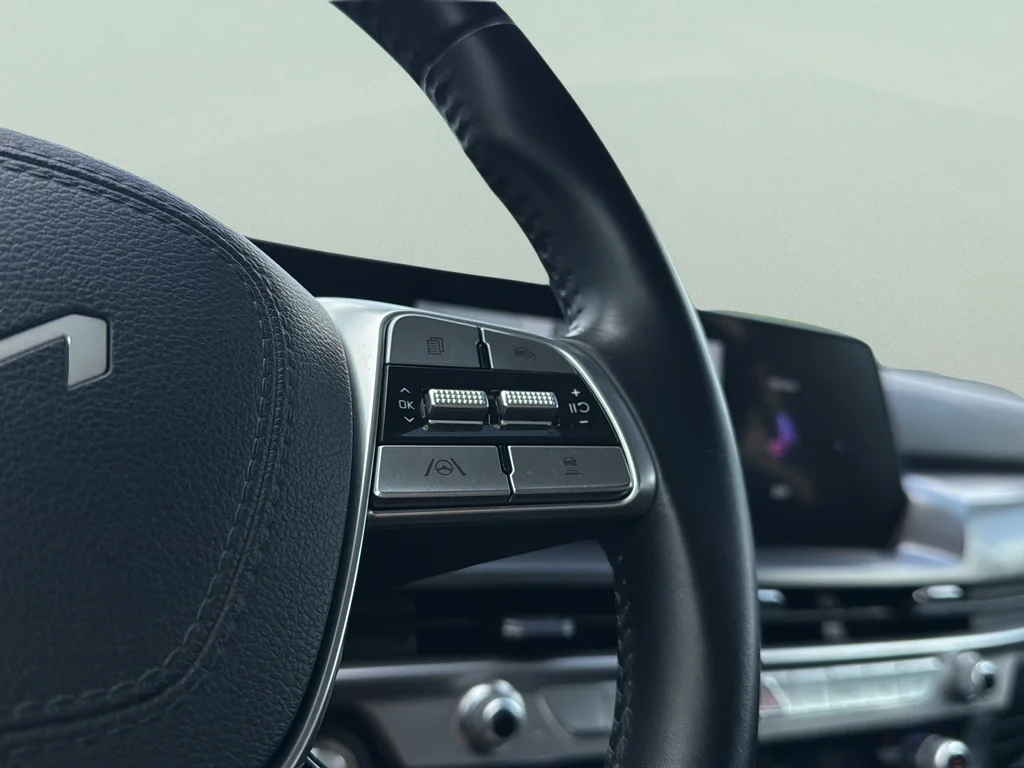 Used 2025 Ebony Black Kia S image 14