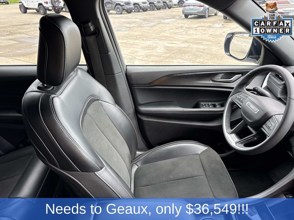 Used 2025 White Jeep Altitude image 26