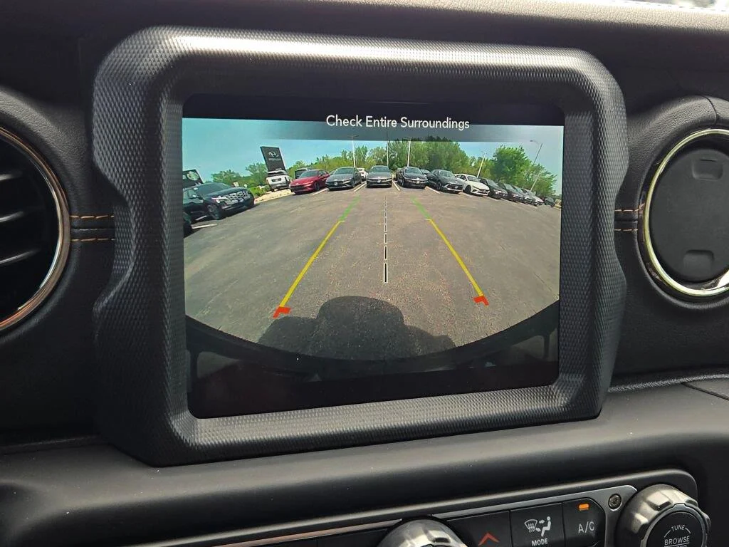 Used 2021  Jeep Unlimited Sahara High Altitude image 31