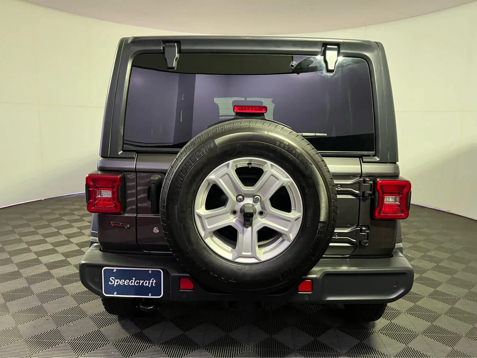 Used 2019 Granite Crystal Metallic Clearcoat Jeep Sport S image 6