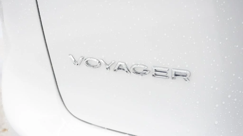 New 2026 Bright White Clear-Coat Exterior Paint Chrysler LX image 20