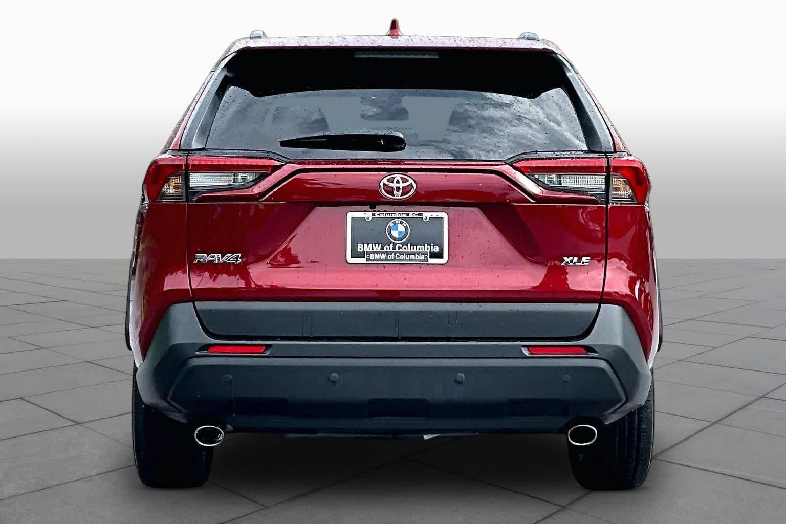 Used 2022 Ruby Flare Pearl Toyota XLE Premium image 4