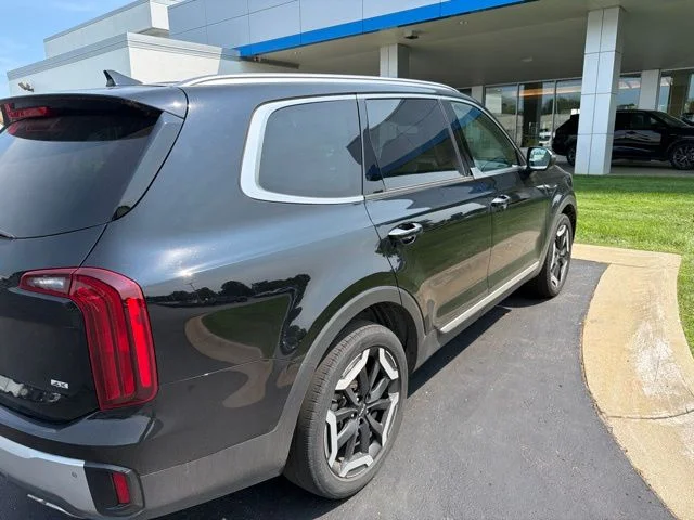Used 2024 Black Kia S image 5