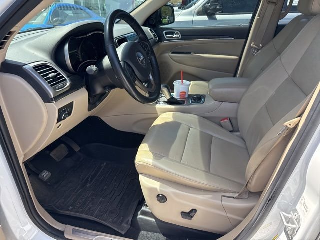 Used 2021 White Jeep Limited image 4