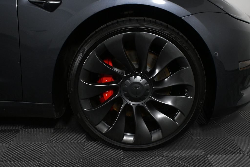 Used 2022  Tesla Performance image 31