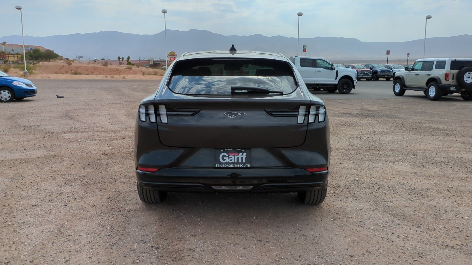 Used 2022 Gray Metallic Ford Premium image 4