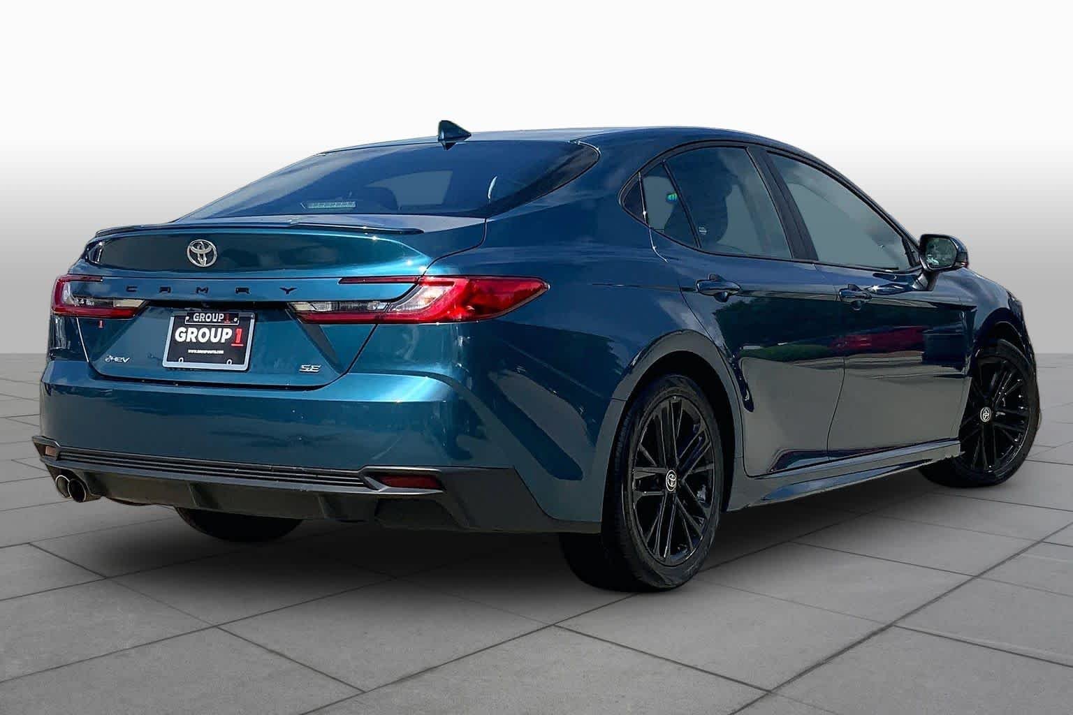 Used 2025 Ocean Gem Toyota SE image 13