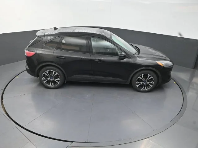 Used 2021 Black Ford SE image 30