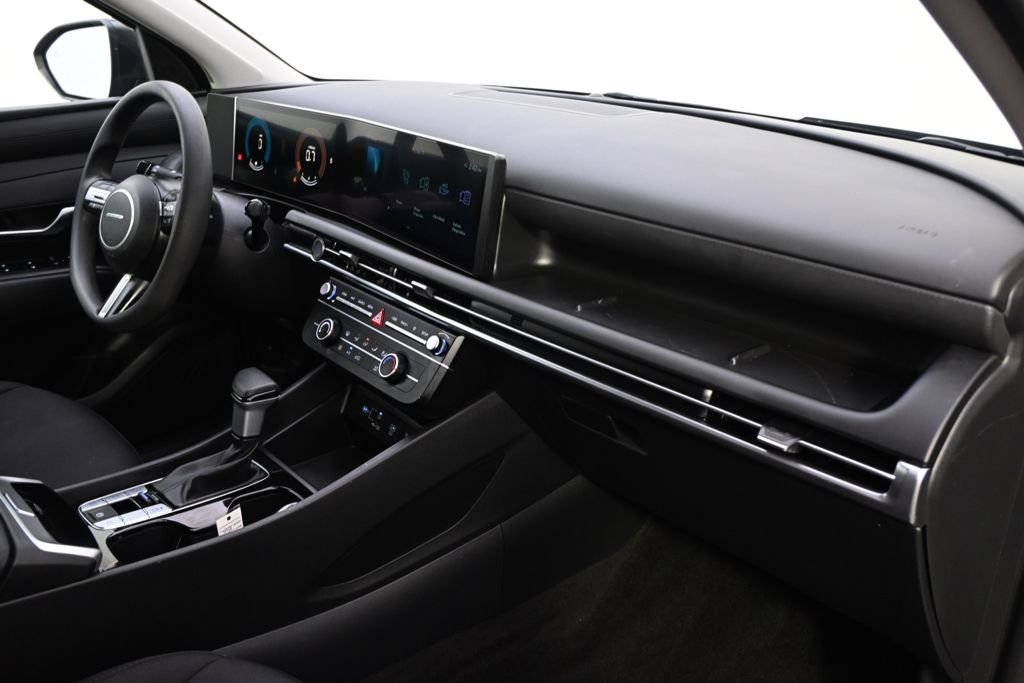 Certified Used 2025 Phantom Black Hyundai SE image 10