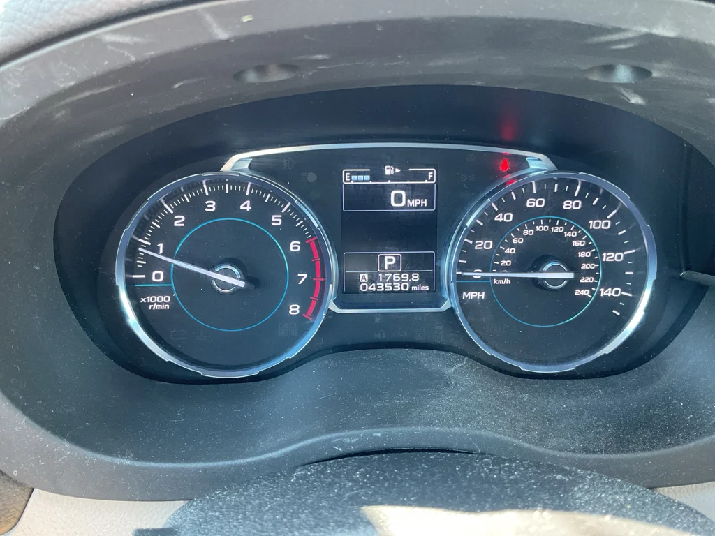 Used 2018 Ice Silver Metallic Subaru Limited image 23