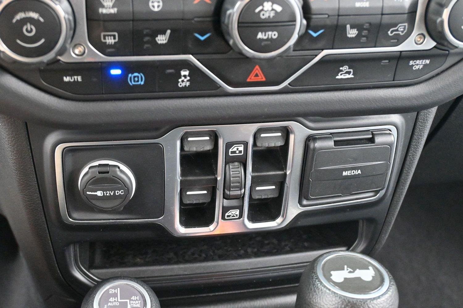 Used 2024 Bright White Clearcoat Jeep Sahara image 22