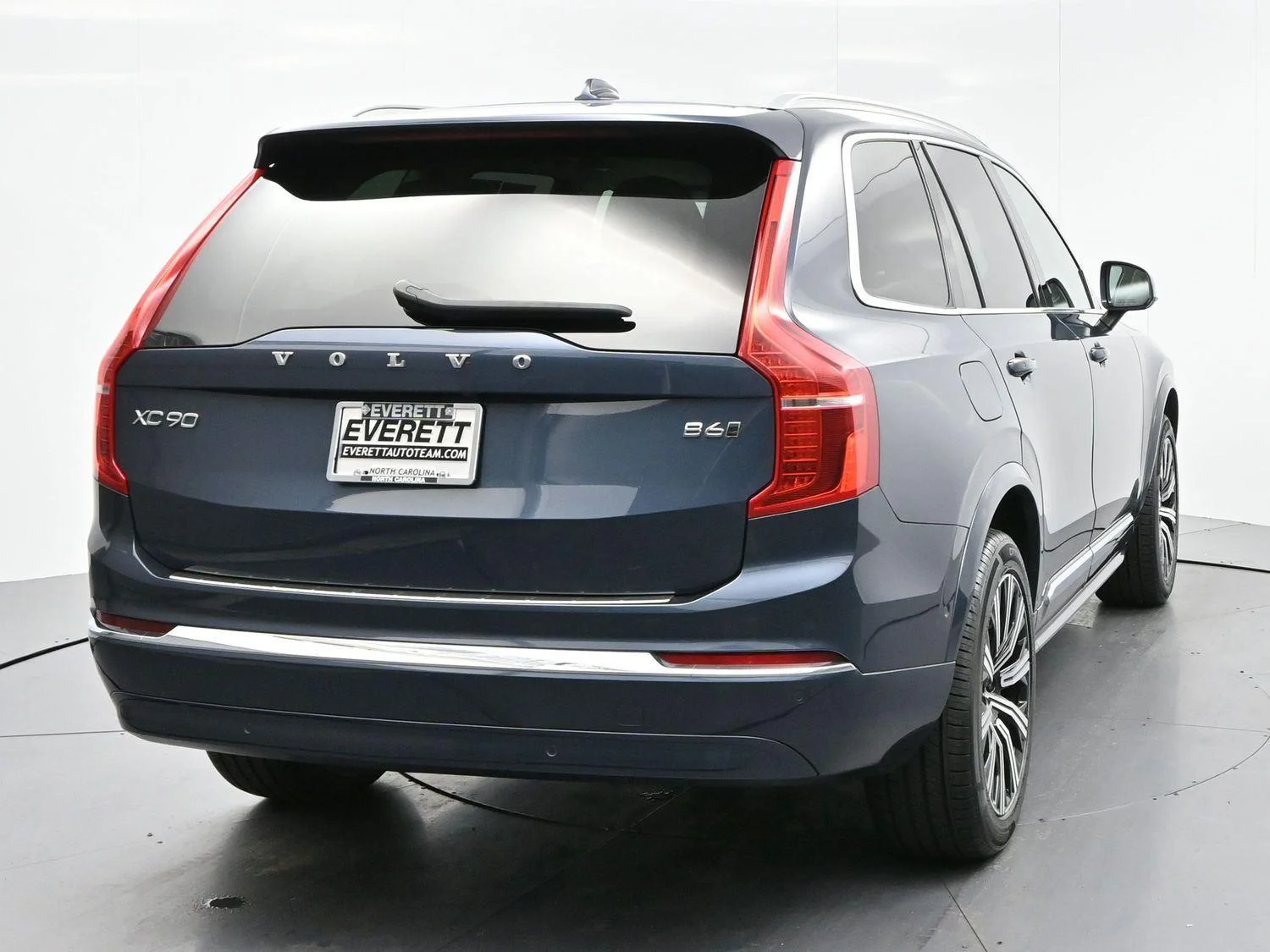Used 2023 Blue Volvo Plus image 3