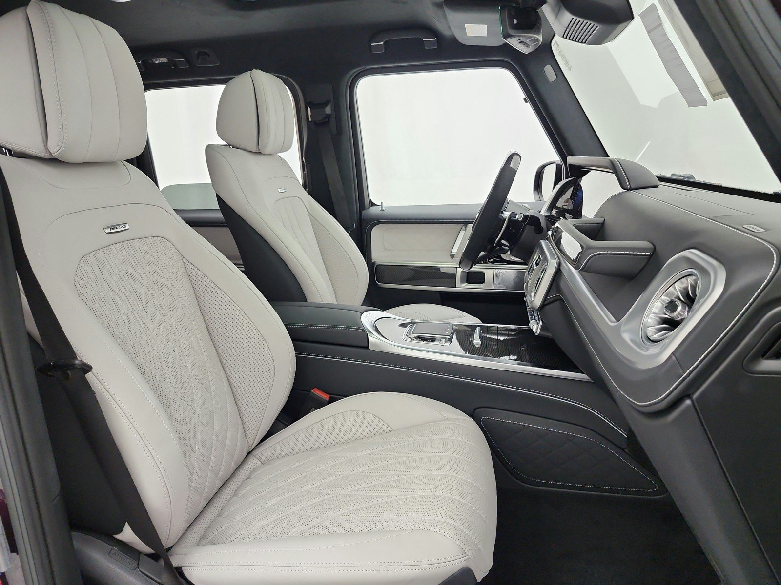 New 2027 MANUFAKTUR customer request glossy paint finish Mercedes-Benz AMG® G 63 SUV image 14