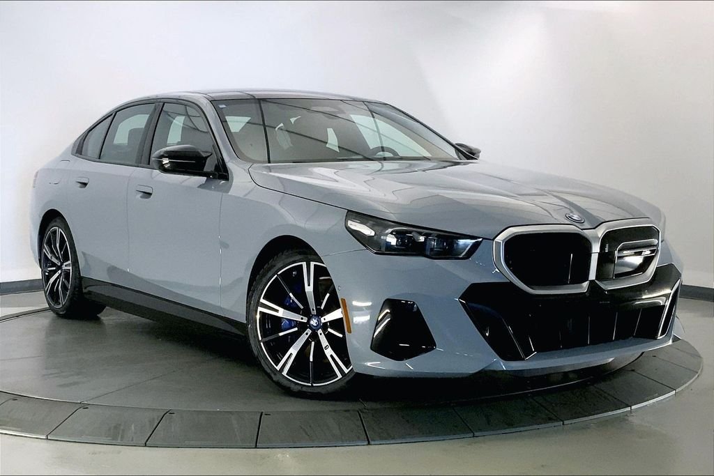 Used 2025 Brooklyn Grey Metallic BMW  image 33