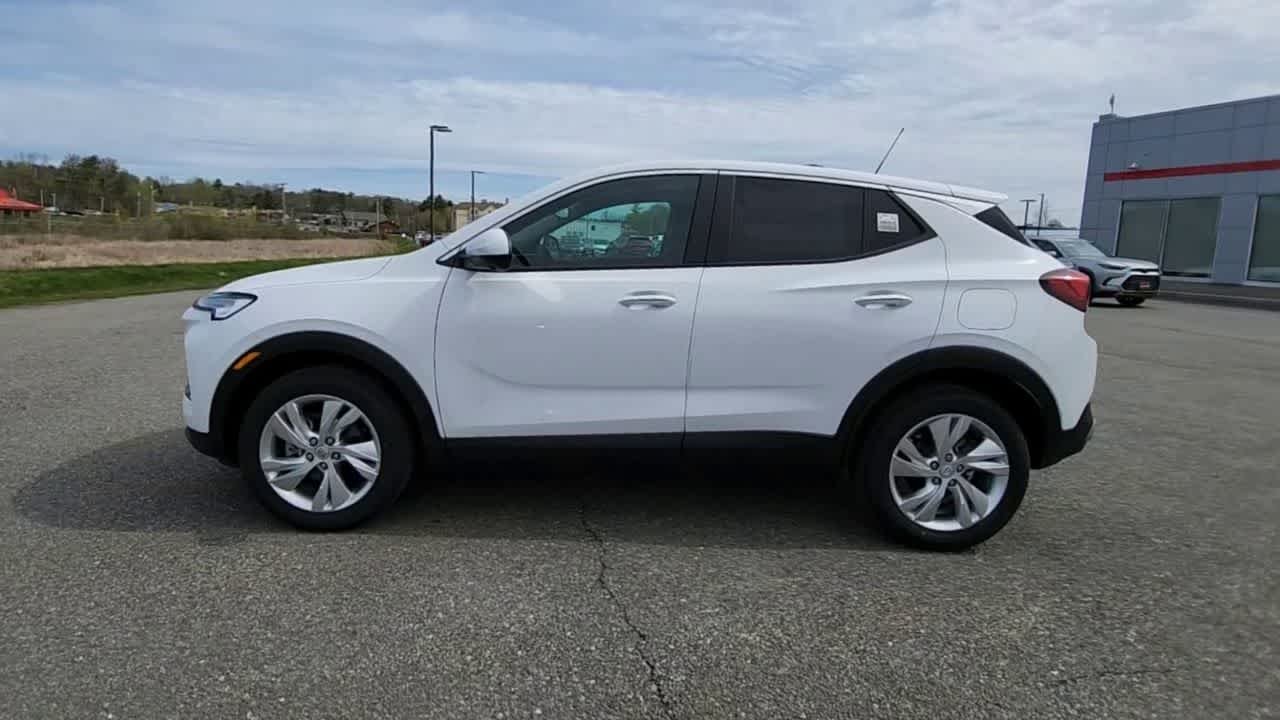 Used 2024 Summit White Buick Preferred image 5