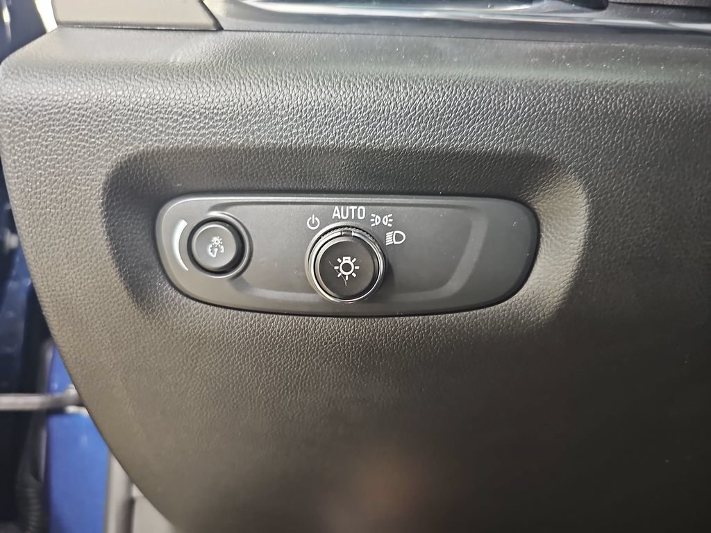Used 2023 Northsky Blue Metallic Chevrolet LT Cloth image 32