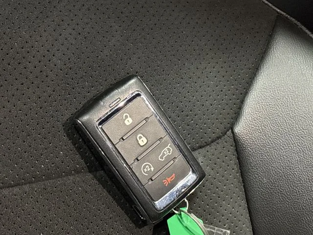Used 2023 Velvet Jeep Altitude X image 25