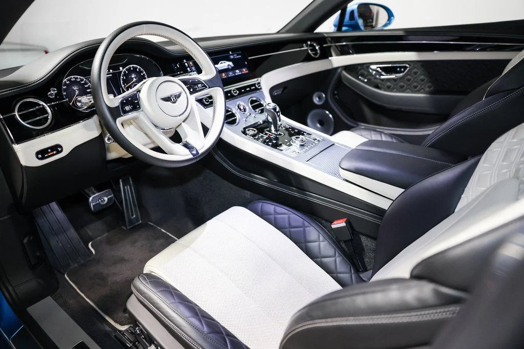 Used 2020 Blue Bentley V8 image 26