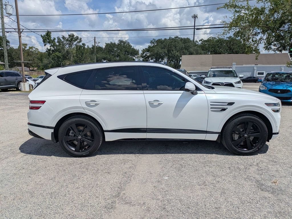 Used 2022 White Genesis 3.5T image 2
