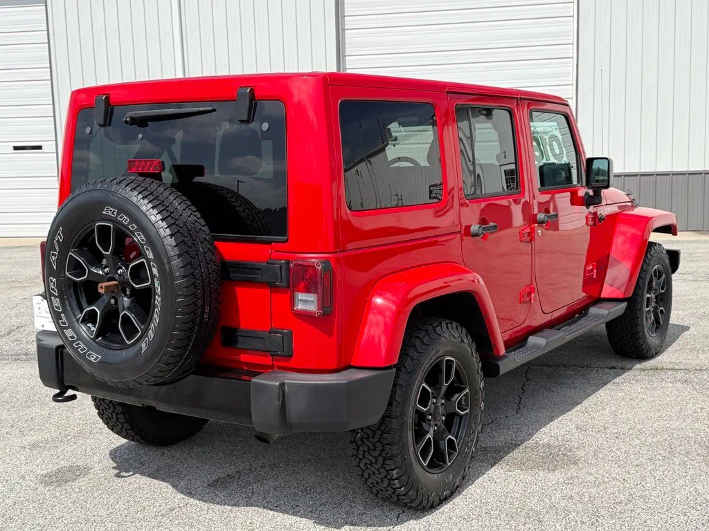 Used 2018 Red Jeep Unlimited Sahara image 9