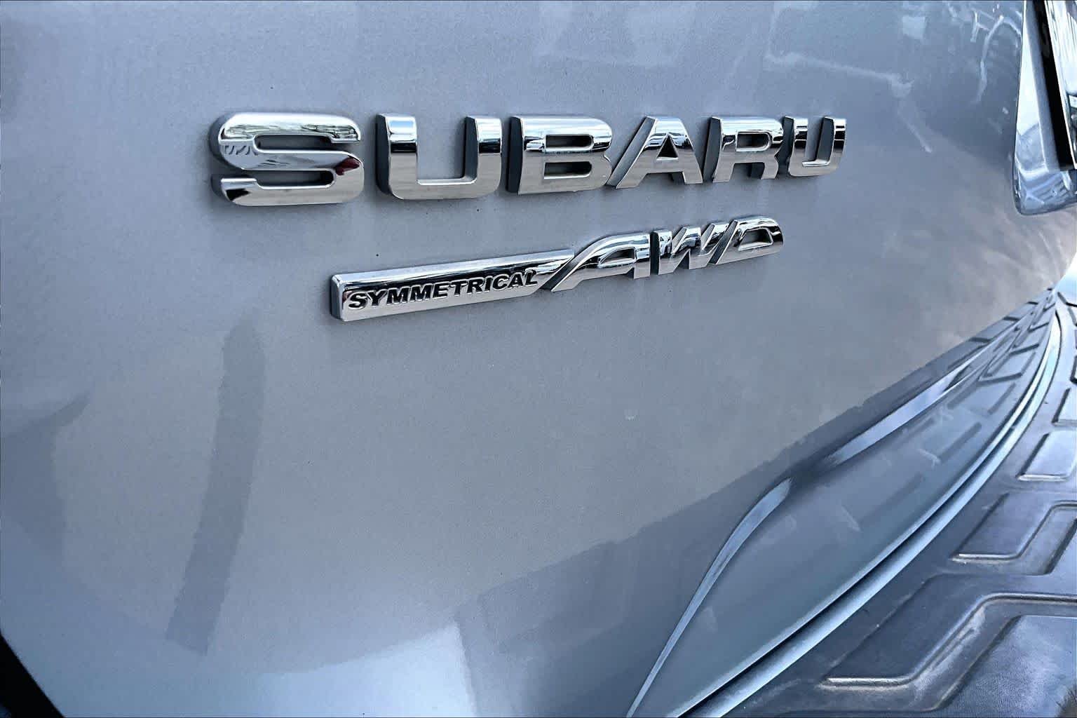 Used 2021 Ice Silver Metallic Subaru Premium image 9