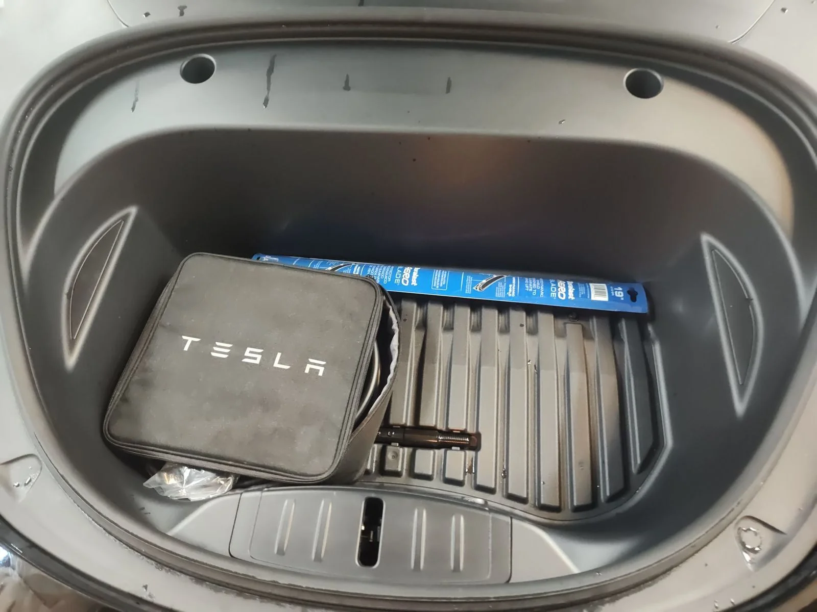 Used 2022  Tesla Long Range image 4