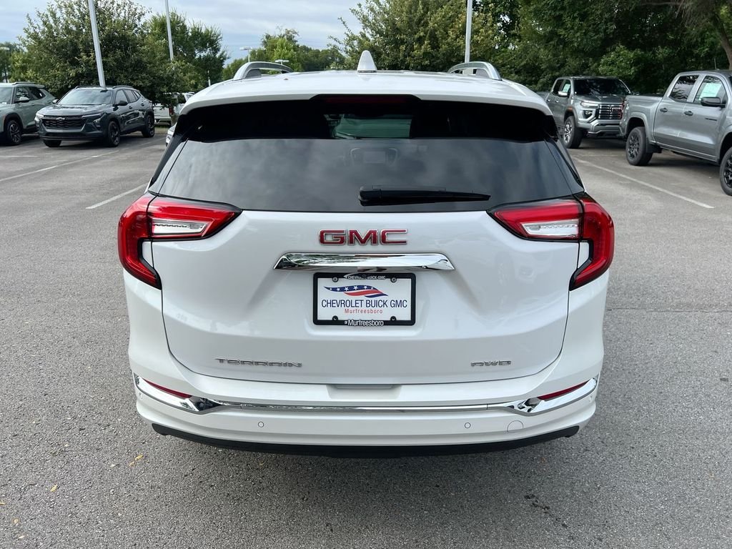 Used 2023 White Frost Tricoat GMC Denali image 9