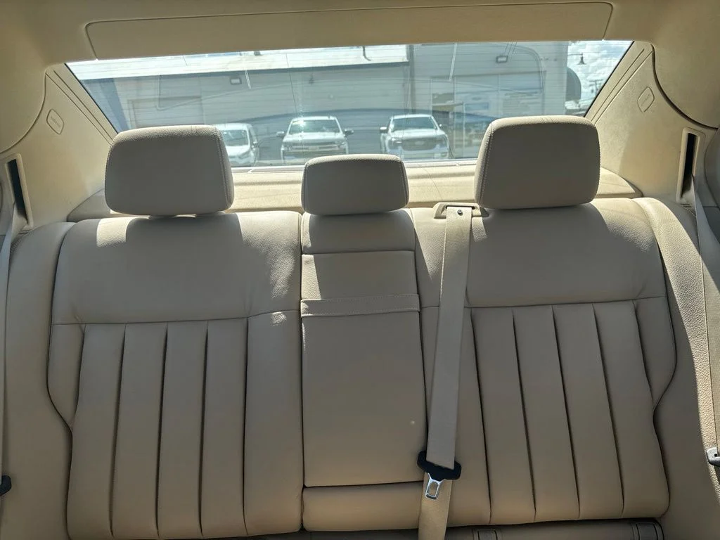 Used 2010 Diamond White Metallic Mercedes-Benz E 350 image 26