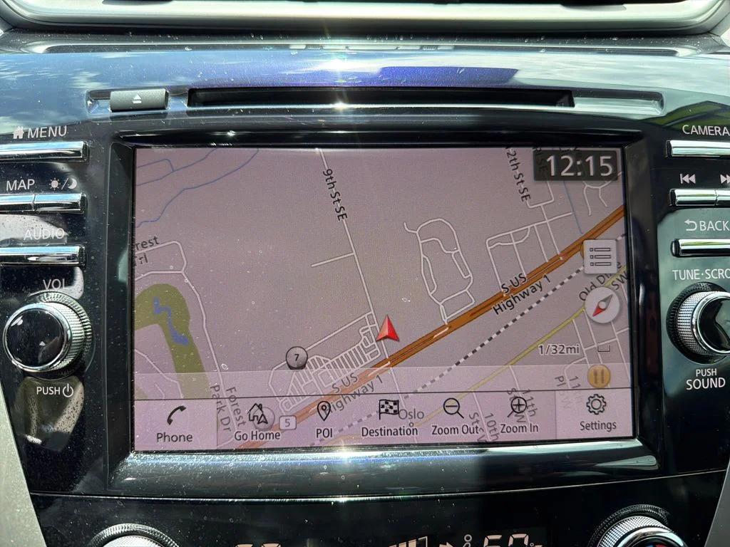Used 2021 Gray Nissan SL image 27