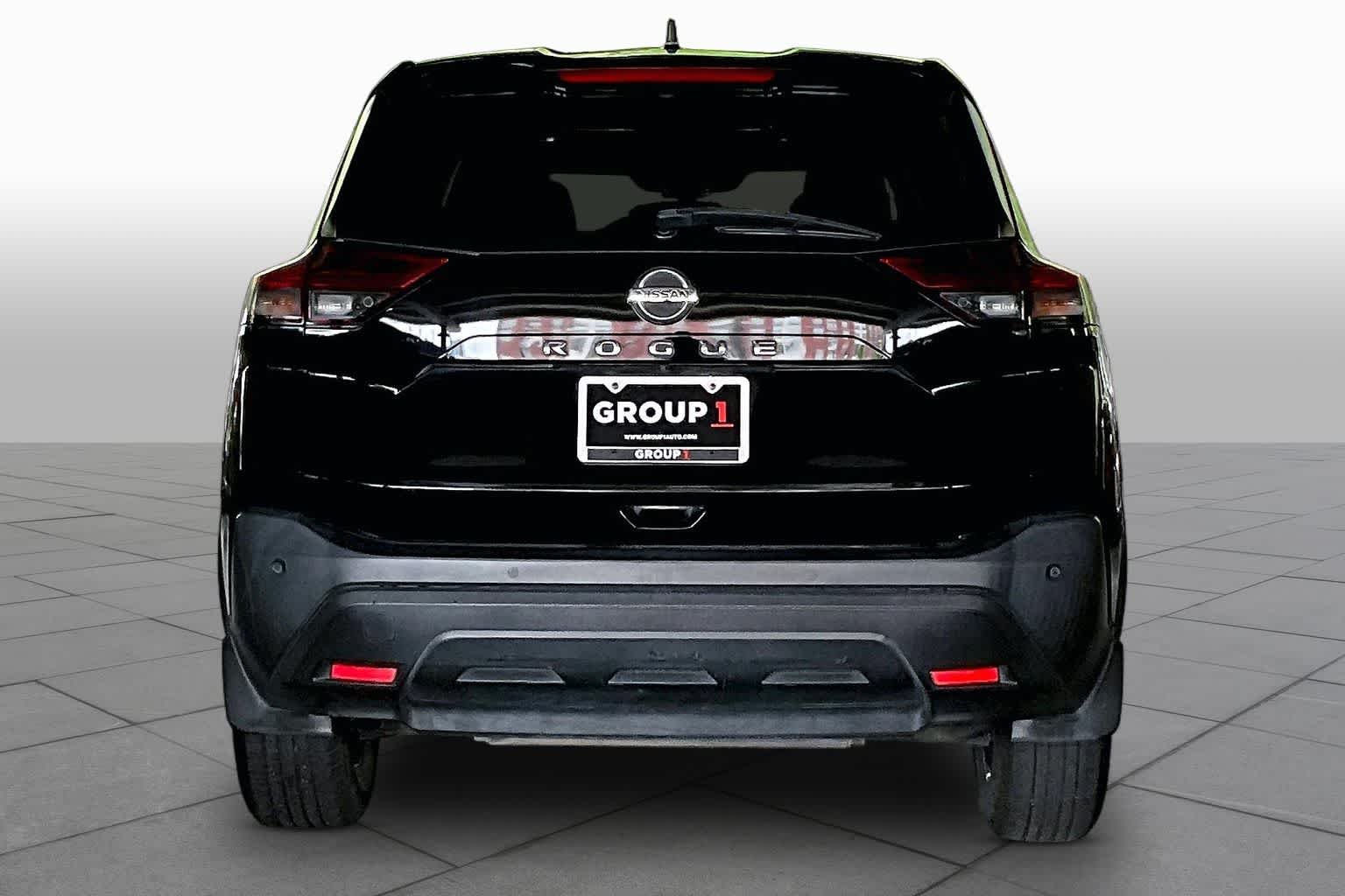 Used 2021 Super Black Nissan S image 4