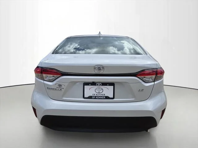 Used 2026 Wind Chill Pearl Toyota LE image 4