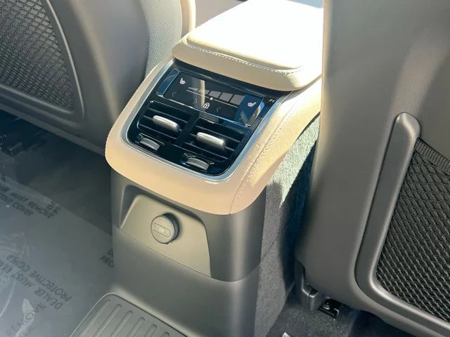 2026 Volvo XC90 Plus - Photo 32