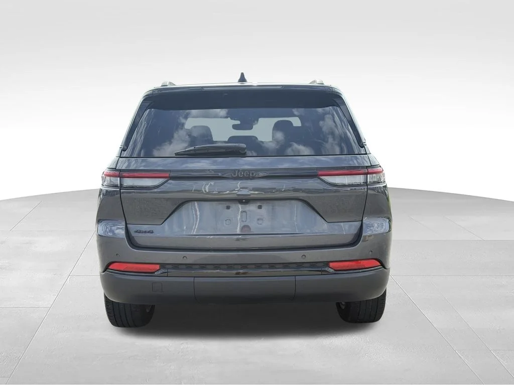 Used 2023 Gray Jeep Altitude X image 25