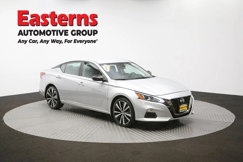 Used 2022 Silver Nissan 2.5 SR image 45