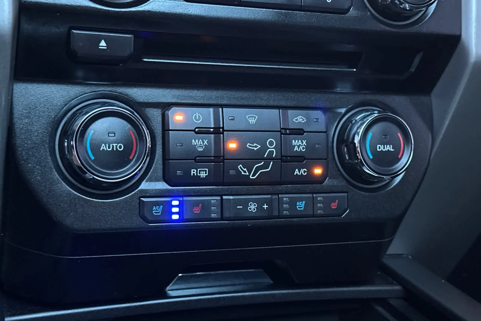Used 2017 Ingot Silver Metallic Ford Lariat image 20