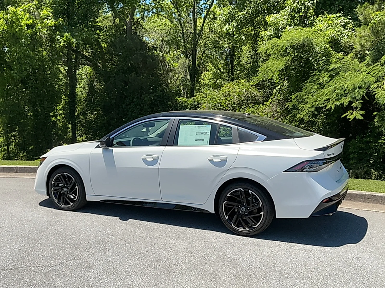 New 2026 Aspen White Tricoat/Super Black Nissan SR image 3