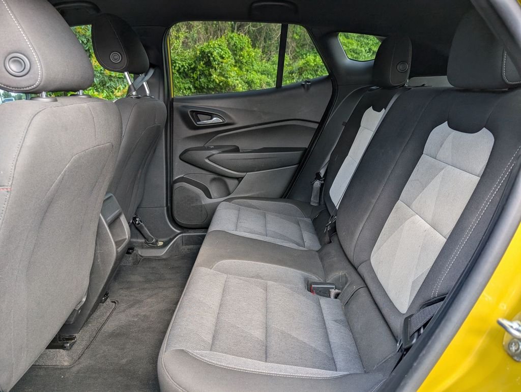 Used 2024 Yellow Chevrolet 1RS image 25