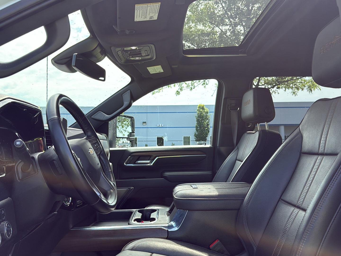 Used 2024 Summit White Chevrolet High Country image 3