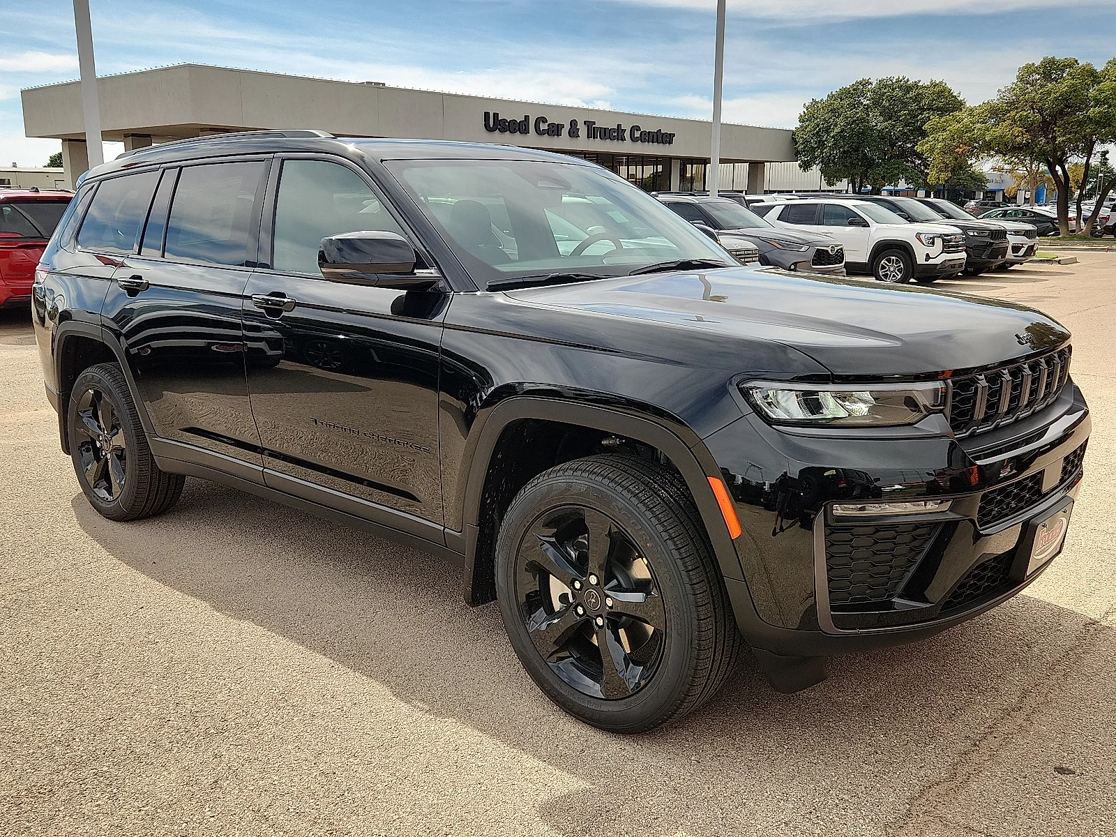 New 2027 High-Gloss Black Paint Jeep L LIMITED 4X4 image 6