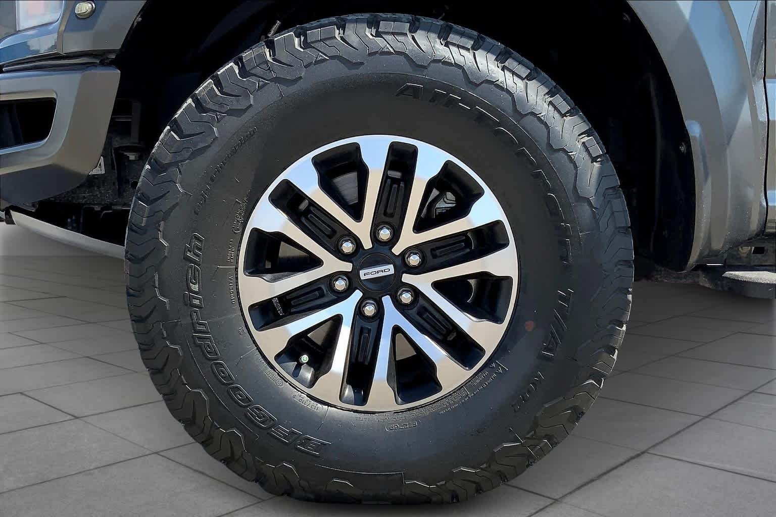 Used 2019 Magnetic Ford Raptor image 11
