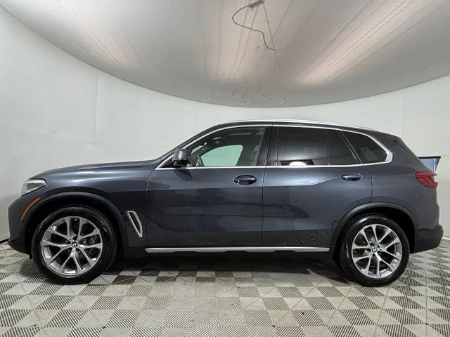 Used 2019 Gray BMW xDrive40i image 4